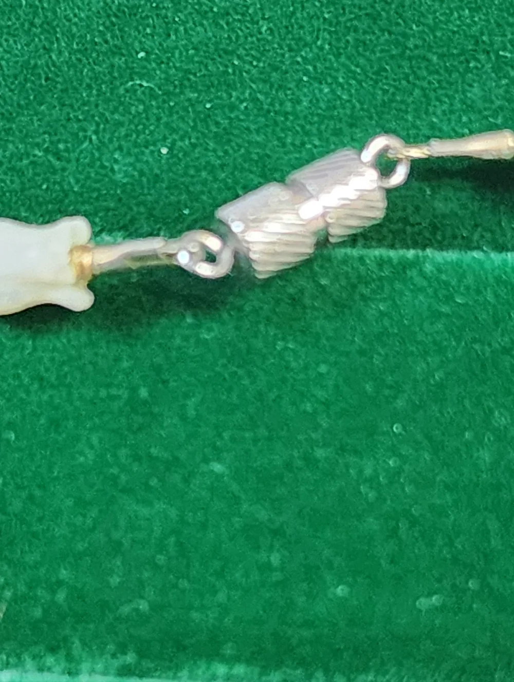 Vintage 1970s Lucite & Jade Beaded Necklace Fairy Pendant Green White Retro - Picture 8 of 10